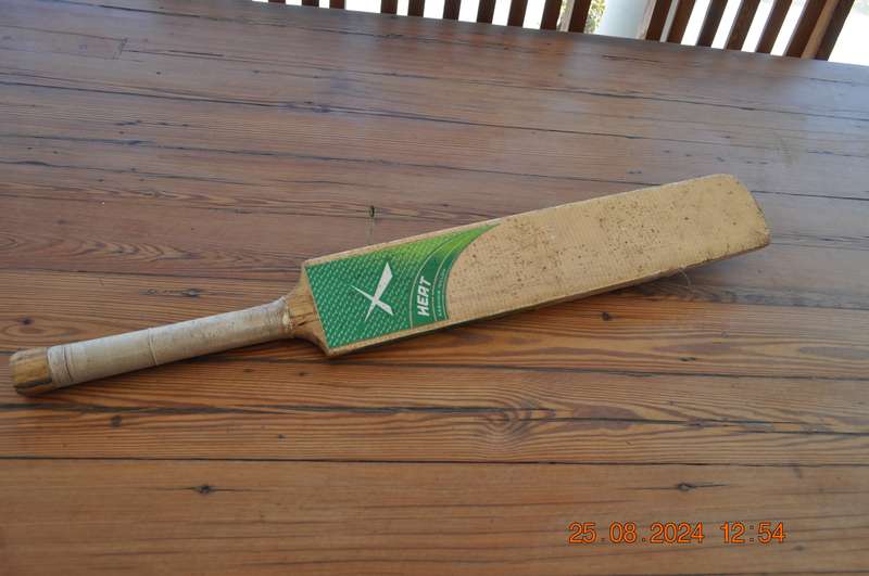 Maxed Youth Cricket Bat Size 6