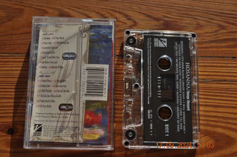 Hosanna - Vintage Vineyard Music (Cassette)