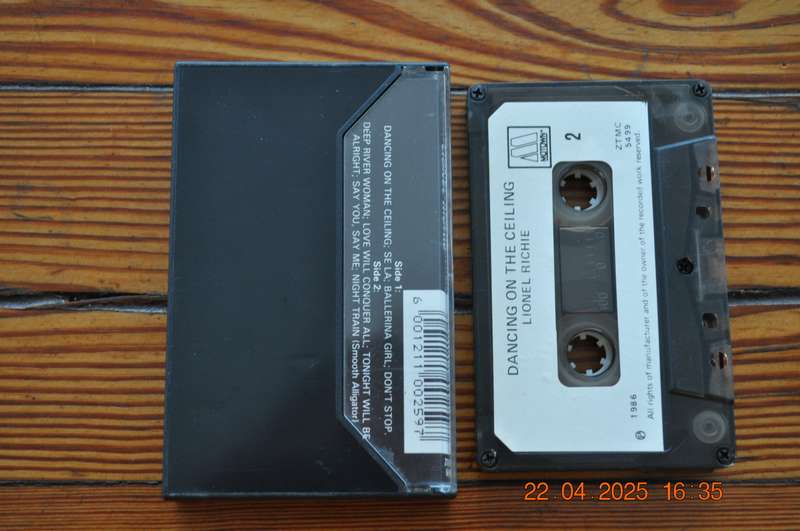 Lionel Richie - Dancing On The Ceiling (Cassette)