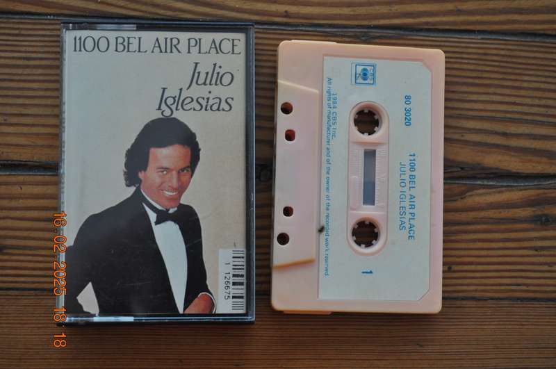 Julio Iglesias - 1100 Bel Air Place (Cassette)