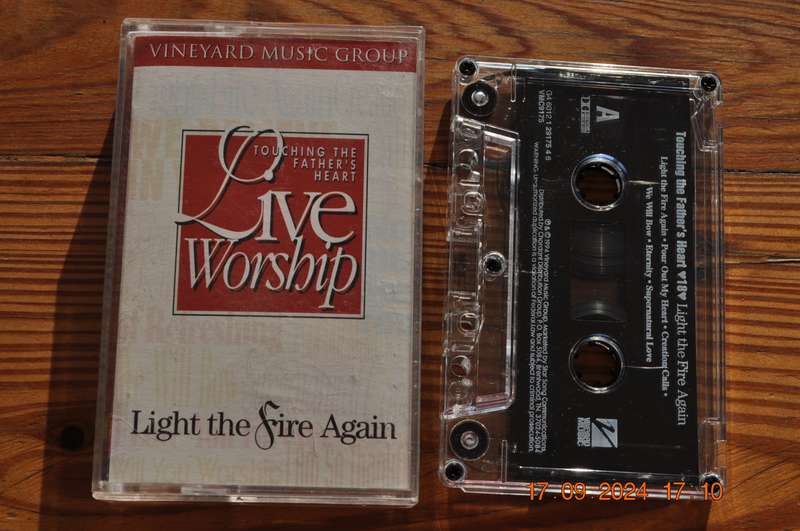 Touching The Father's Heart - Light The Fire Again (Cassette)