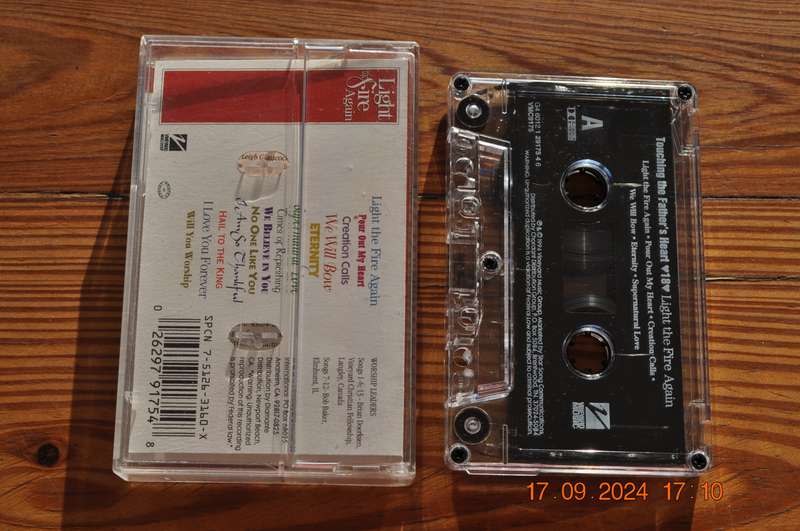 Touching The Father's Heart - Light The Fire Again (Cassette)