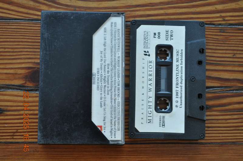 Praise & Worship - Mighty Warrior (Cassette)