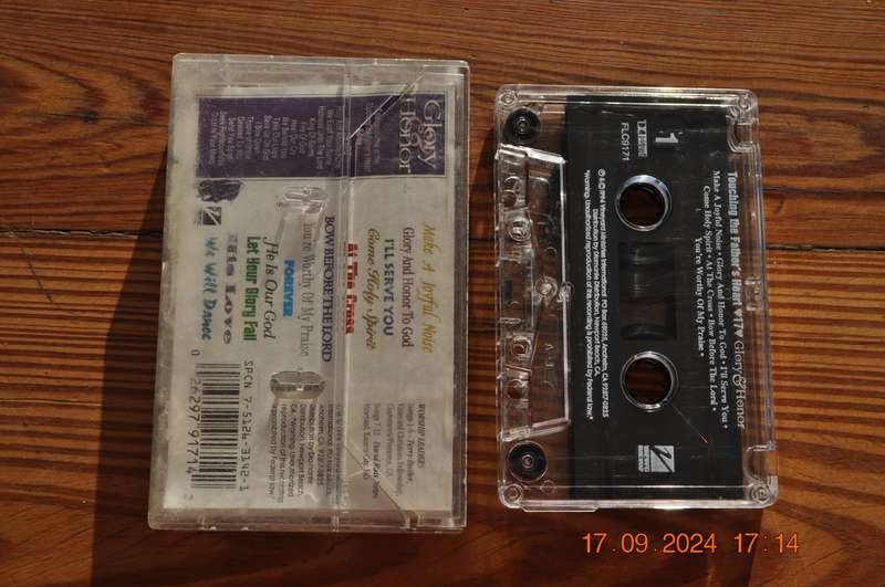 Touching The Father's Heart - Glory & Honor (Cassette)