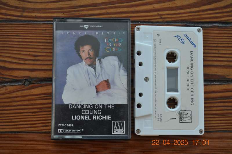 Lionel Richie - Dancing On The Ceiling (Cassette)