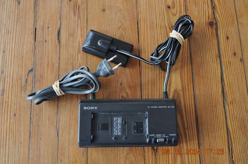 Old Type Sony AC-V35 Camcorder Adapter Charger