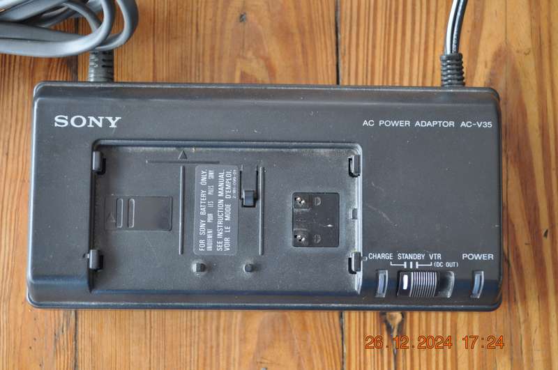 Old Type Sony AC-V35 Camcorder Adapter Charger