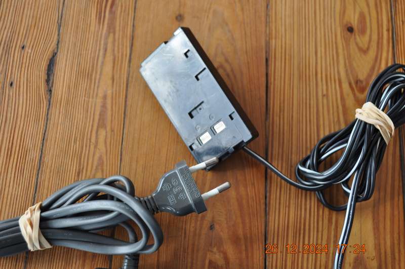 Old Type Sony AC-V35 Camcorder Adapter Charger