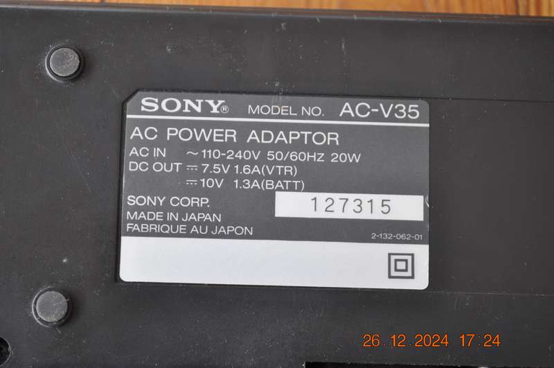 Old Type Sony AC-V35 Camcorder Adapter Charger