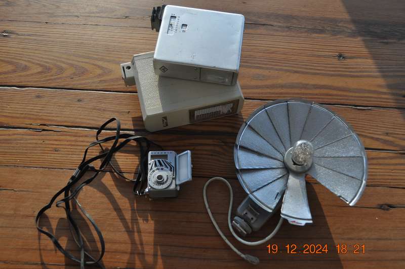 Vintage Camera Flashes and Light Meter (as is)