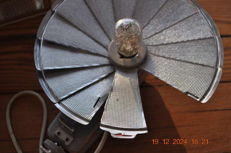 Vintage Camera Flashes and Light Meter (as is)