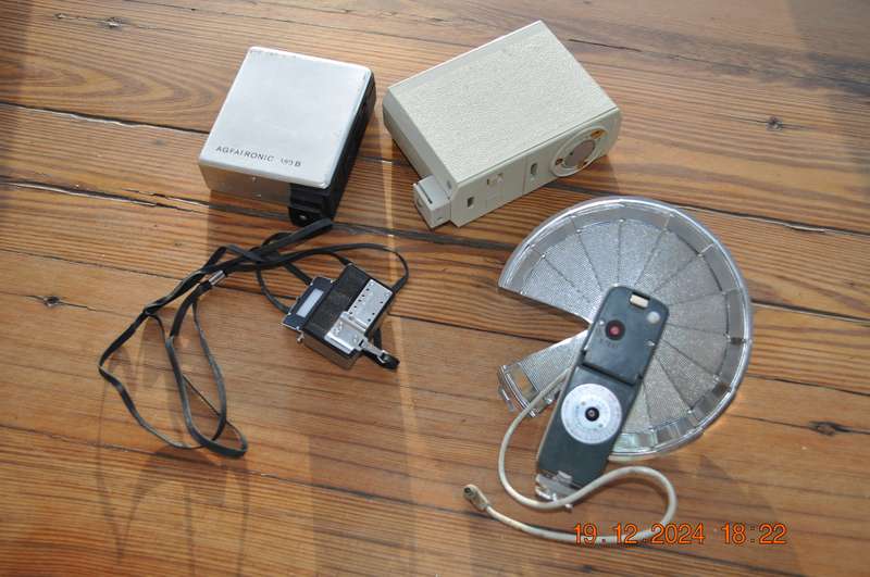 Vintage Camera Flashes and Light Meter (as is)