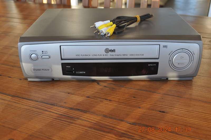 LG VHS Video Cassette Player (tested working)