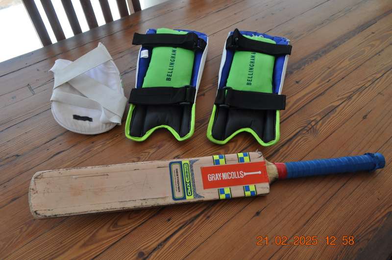 Cricket Bat and Pads For Boys 8-10 Years