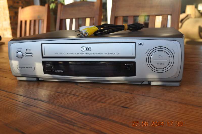 LG VHS Video Cassette Player (tested working)