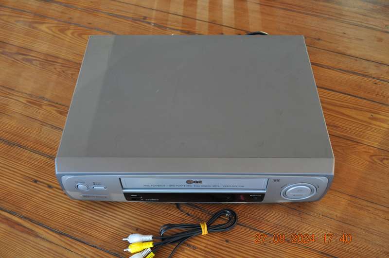 LG VHS Video Cassette Player (tested working)