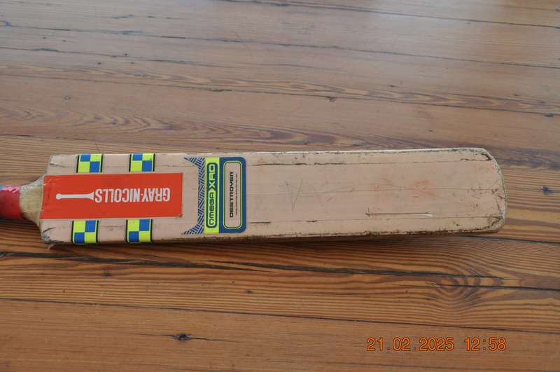 Cricket Bat and Pads For Boys 8-10 Years