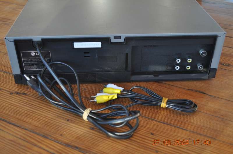 LG VHS Video Cassette Player (tested working)
