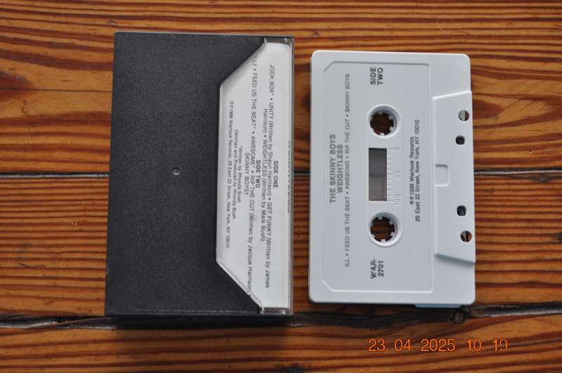 Skinny Boys - Weightless (Cassette)