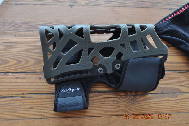 Donjoy Reaction Knee Brace Size ML