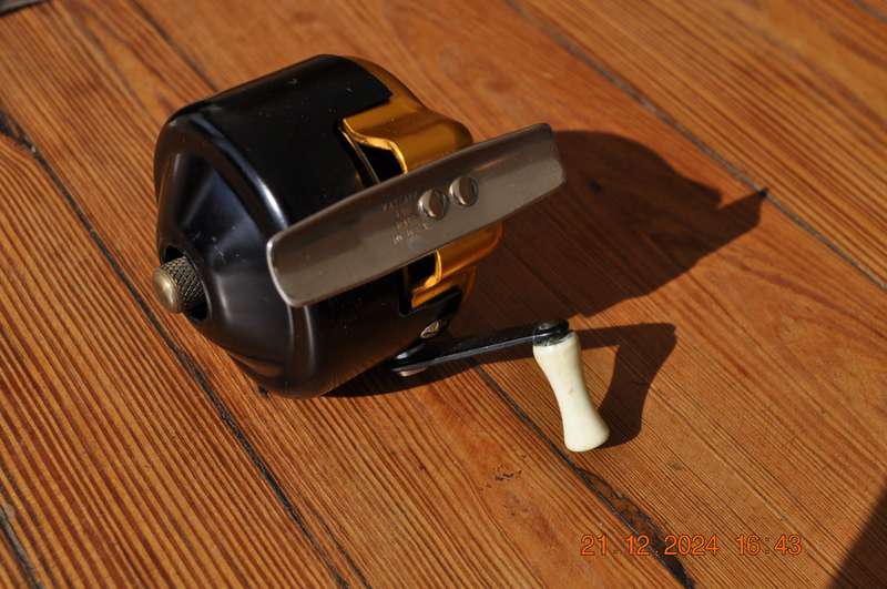 Vintage Dart Spin-Cast No 905 Reel (in box)