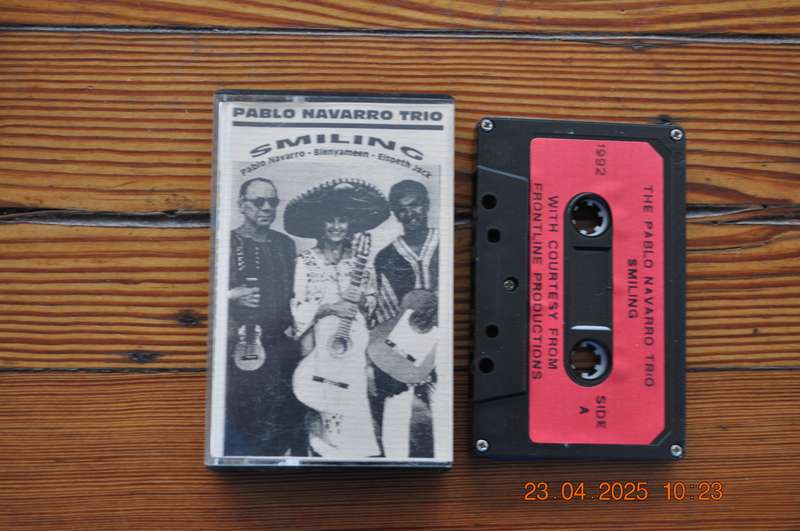 Pablo Navarro Trio - Smiling (Cassette)