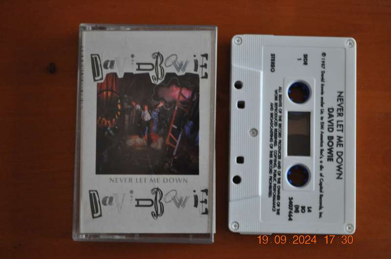 David Bowie - Never Let Me Down (Cassette)