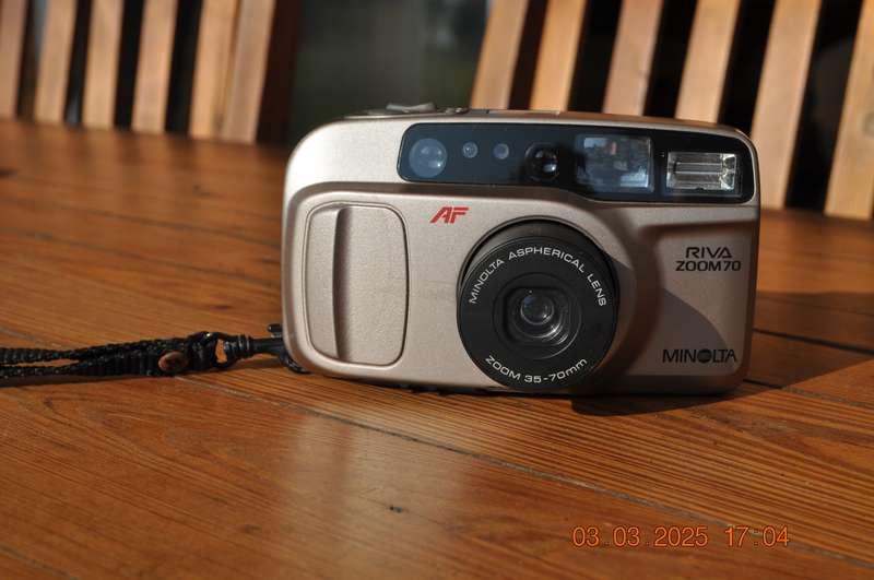 Minolta Riva Zoom 70 35mm Film Camera (flash not working)