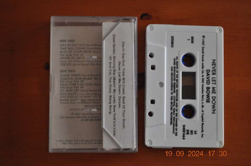 David Bowie - Never Let Me Down (Cassette)