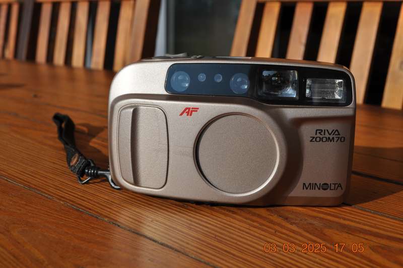 Minolta Riva Zoom 70 35mm Film Camera (flash not working)