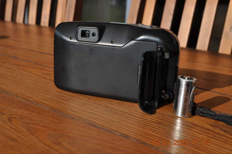 Minolta Riva Zoom 70 35mm Film Camera (flash not working)