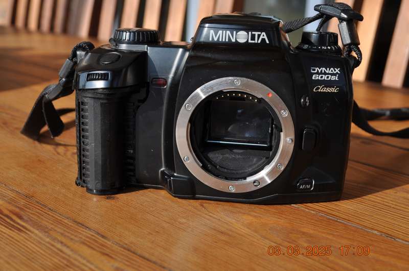 Minolta Dynax 600i Classic 35mm Film Camera (body only)