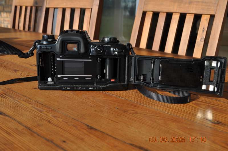 Minolta Dynax 600i Classic 35mm Film Camera (body only)