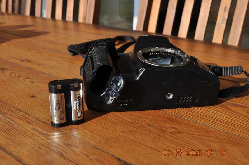 Minolta Dynax 600i Classic 35mm Film Camera (body only)