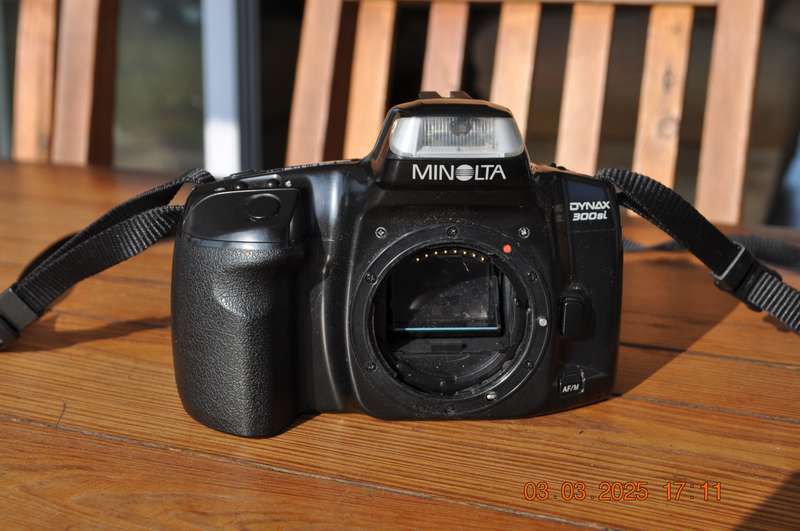 Minolta Dynax 300i 35mm Film Camera (body only)