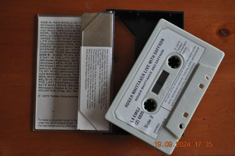 Roger Whittaker - Live With Saffron (Cassette)