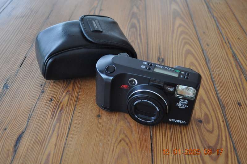 Minolta Riva Zoom 135ex Date 35mm Film Camera With Zoom Lens