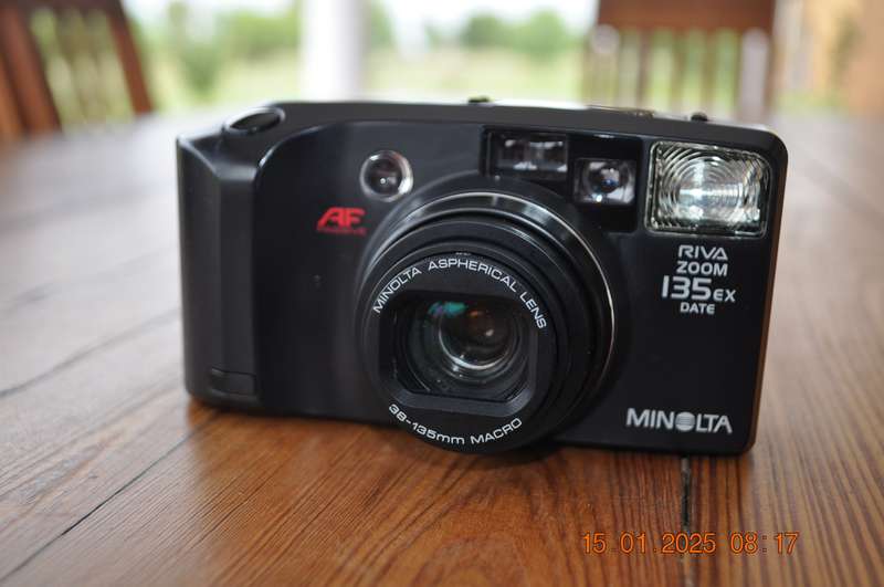 Minolta Riva Zoom 135ex Date 35mm Film Camera With Zoom Lens