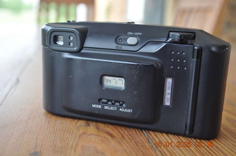 Minolta Riva Zoom 135ex Date 35mm Film Camera With Zoom Lens