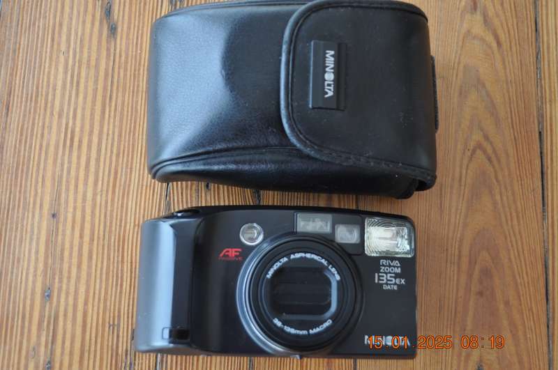 Minolta Riva Zoom 135ex Date 35mm Film Camera With Zoom Lens