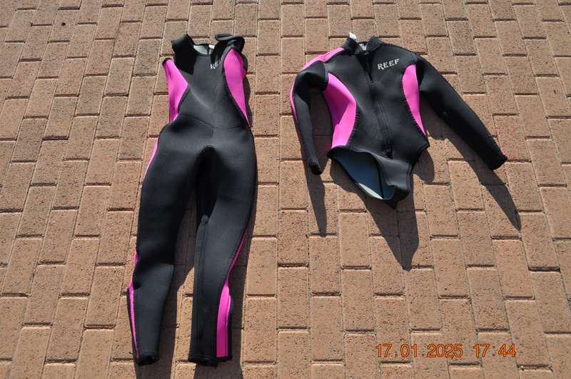 Reef 2 Piece Wetsuit 5mm Size ML