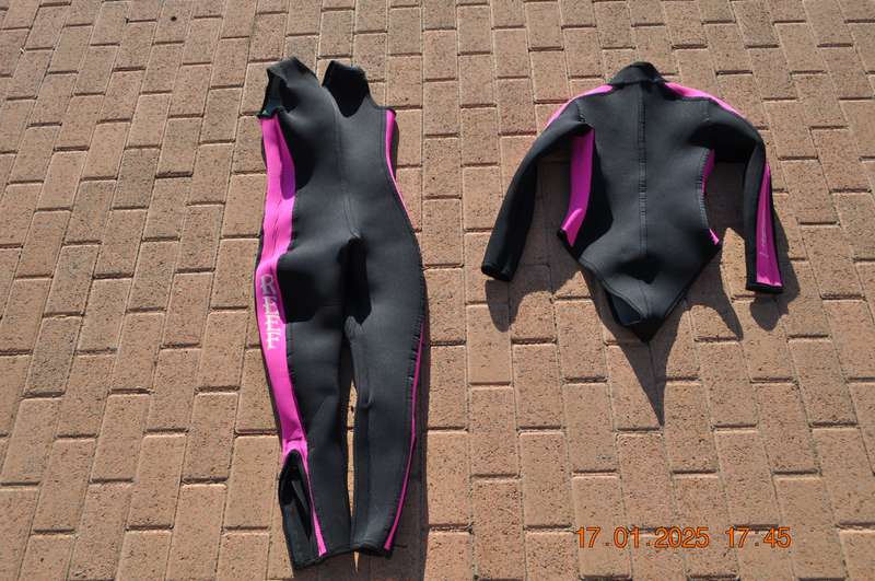 Reef 2 Piece Wetsuit 5mm Size ML
