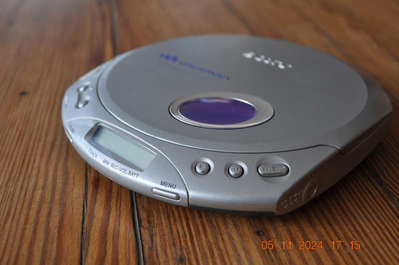 Vintage Sony CD Walkman D-E350 (working)