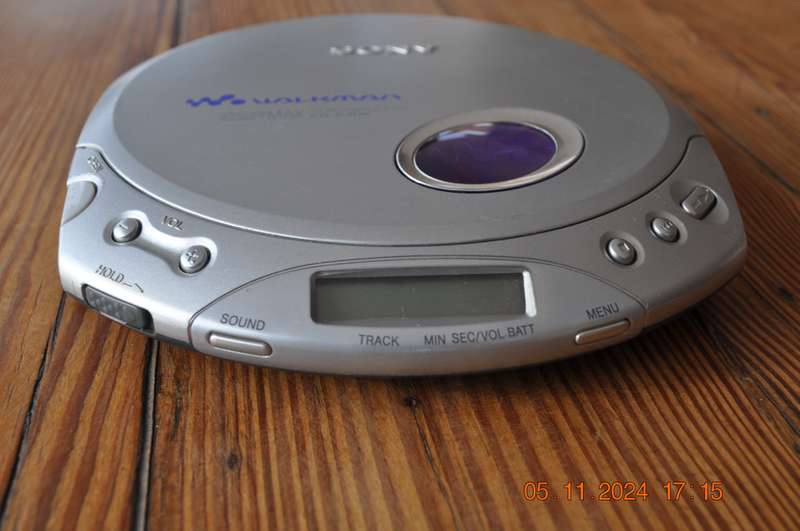Vintage Sony CD Walkman D-E350 (working)