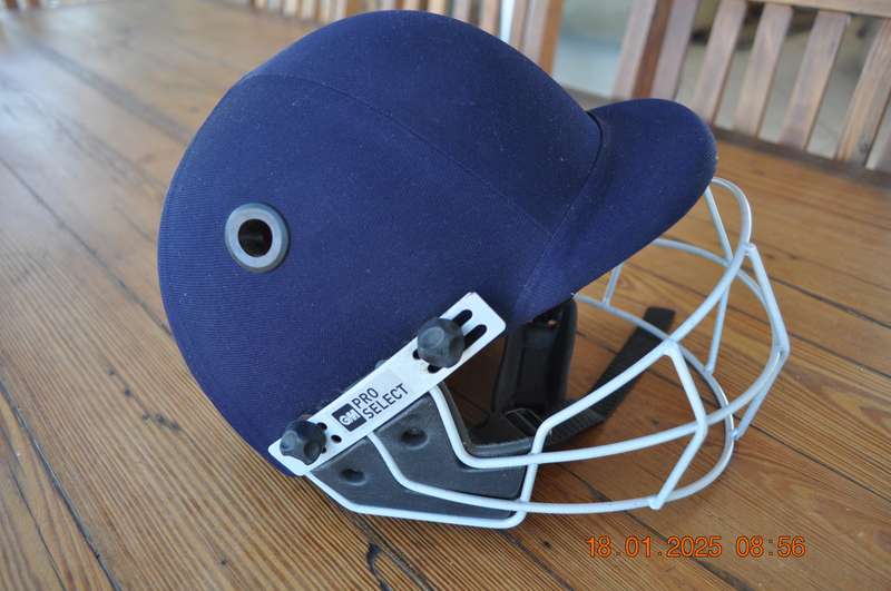 GM Pro Select Adult Cricket Helmet (56-60cm)