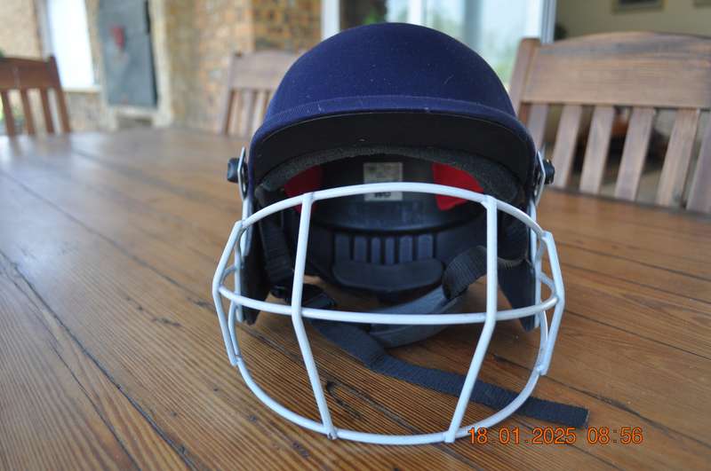 GM Pro Select Adult Cricket Helmet (56-60cm)