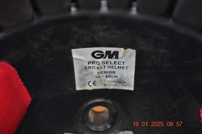 GM Pro Select Adult Cricket Helmet (56-60cm)
