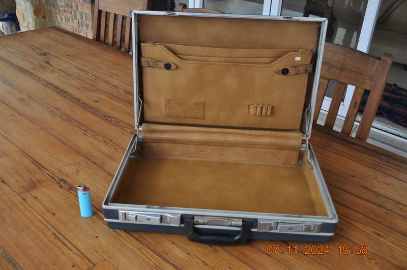 Vintage Revelation Hardshell Briefcase
