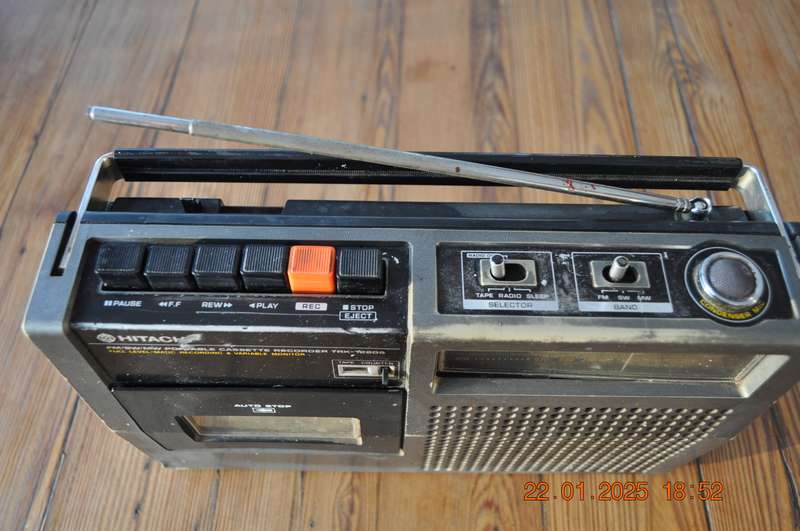 Vintage Hitachi Radio Cassette (selling as is)