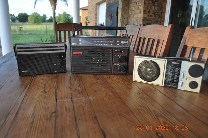 Vintage Portable Radios (selling as is)